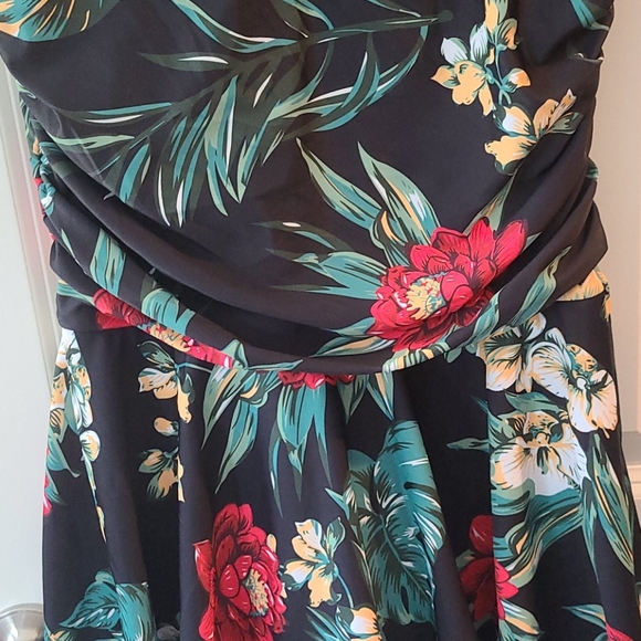 Trade with Skylah Flattering Piece Bathing Suit🩱 - Picture 2 of 9